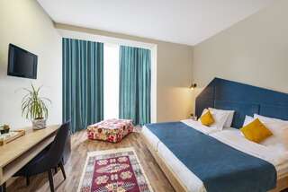 Отель Alphabet Boutique Hotel Тбилиси Стандартный двухместный номер с 1 кроватью или 2 отдельными кроватями-5