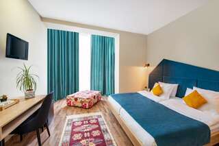 Отель Alphabet Boutique Hotel Тбилиси Стандартный двухместный номер с 1 кроватью или 2 отдельными кроватями-13